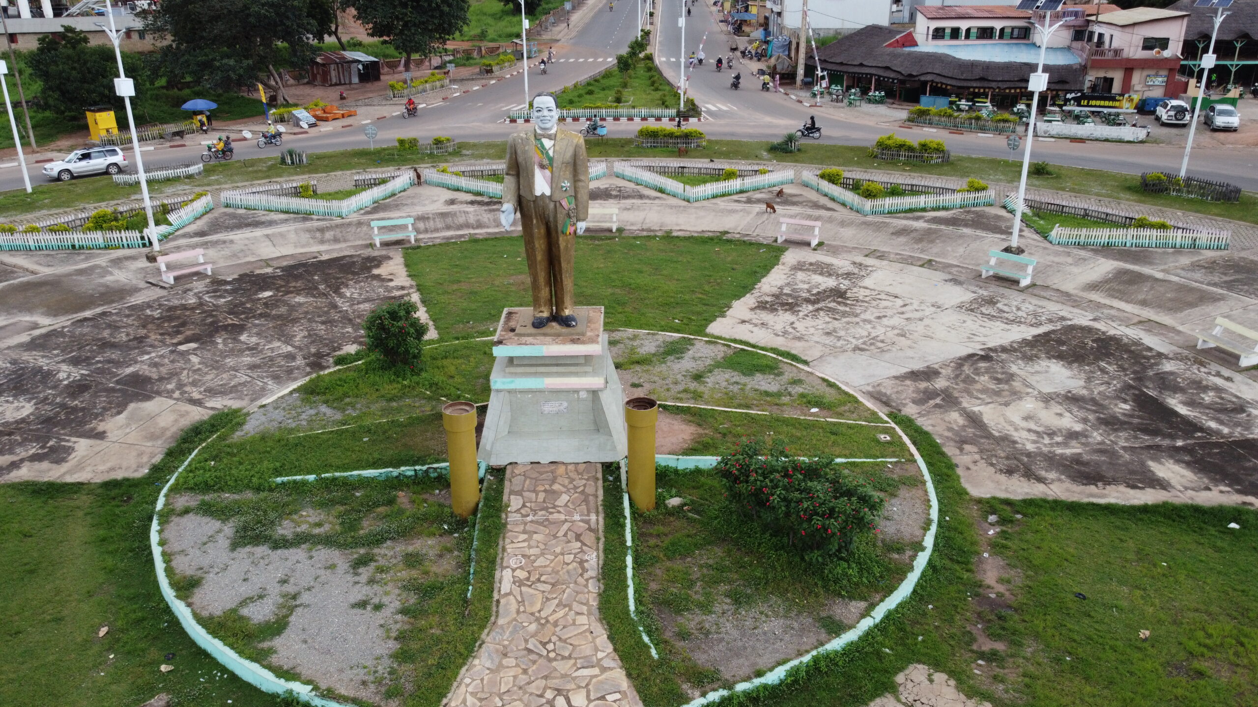 Parakou : la mairie envisage la rénovation de la statue de Hubert Maga